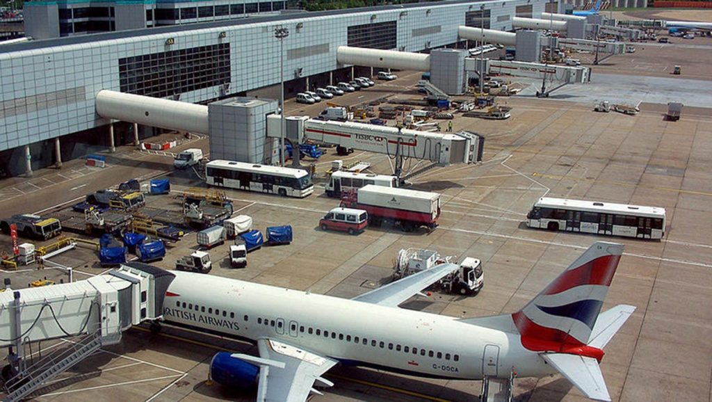 How to get from Gatwick airport to London (train, bus, or taxi)