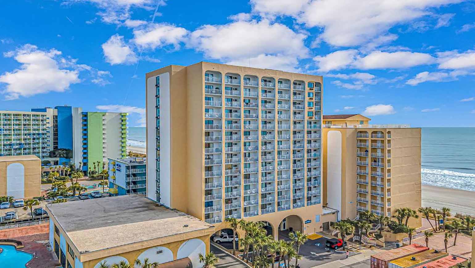 Resort Destination: Luxury Oceanfront Hotels in Myrtle Beach